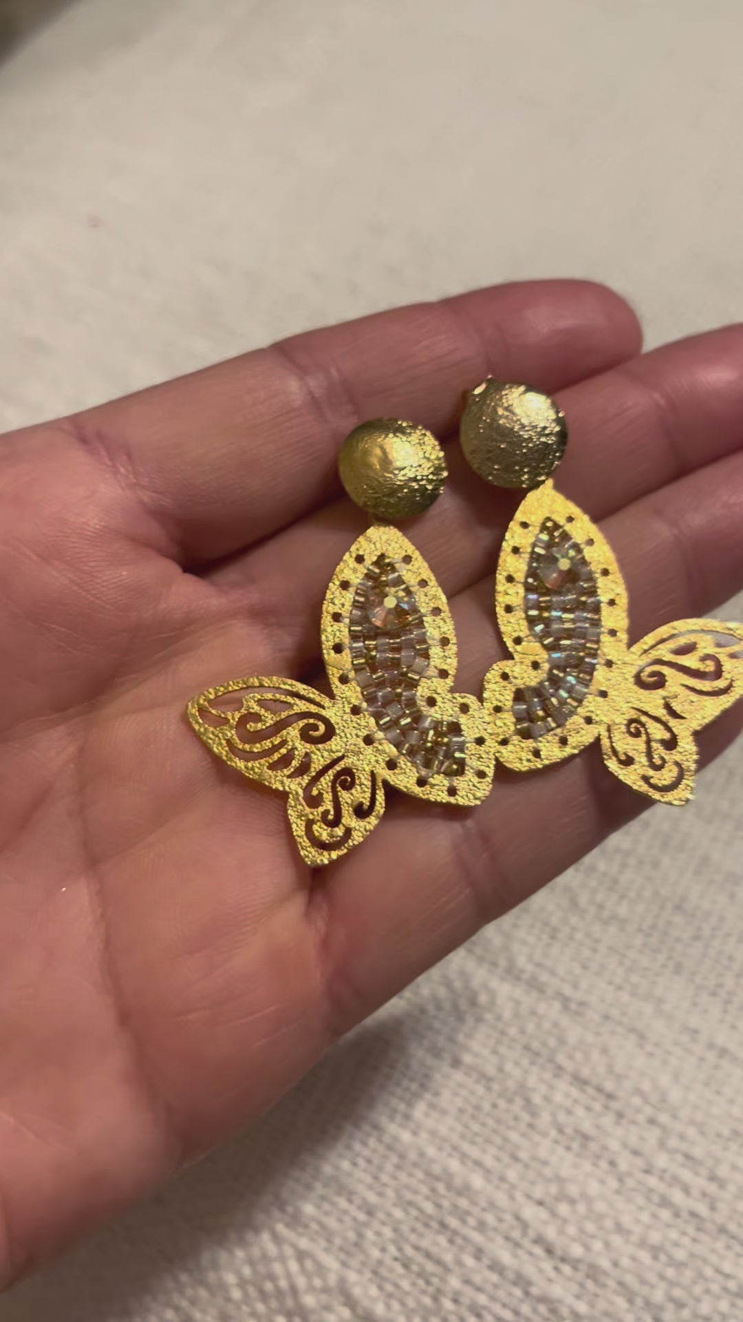 Aros Mariposa Perla Dorada